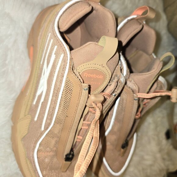 Reebok Women's DMX Series 2200 Zip sneaker Size 7 - Picture 2 of 4